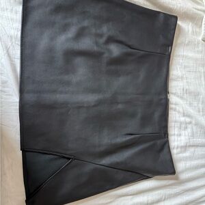 Tinseltown Women’s Elegant Black Leather Skirt